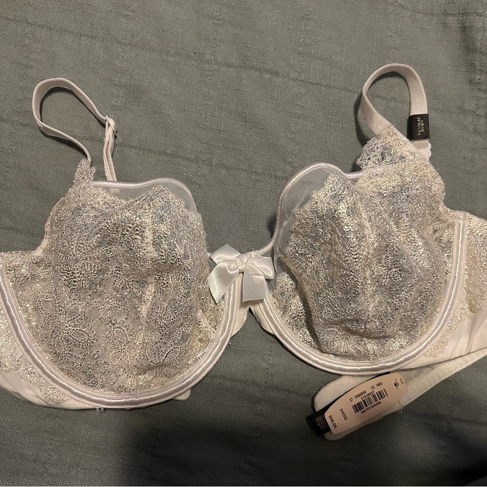 Elegant White Lacey Victoria’s Secret Bra